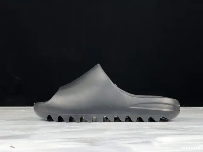 FX0495 Slide Adidas Yeezy Black 0528
